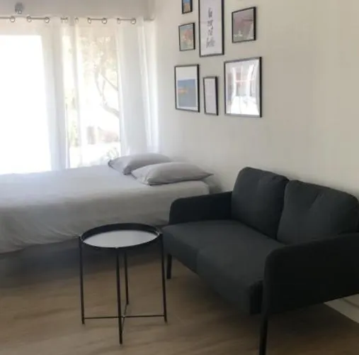 Studio Refait A Neuf Avec Jardin Aigues Mortes